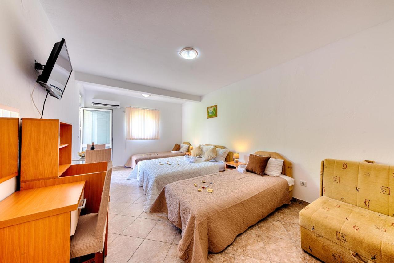 Hotel Dana Čanj Exteriér fotografie